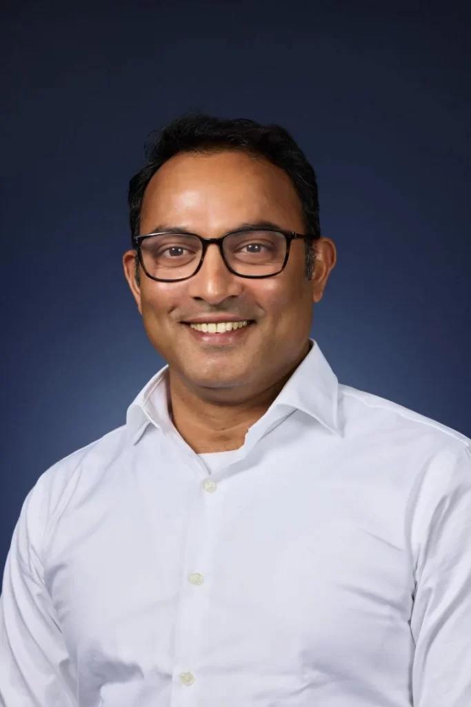 Portrait of Dr. Ravi, dentist at My Dentist Drouin